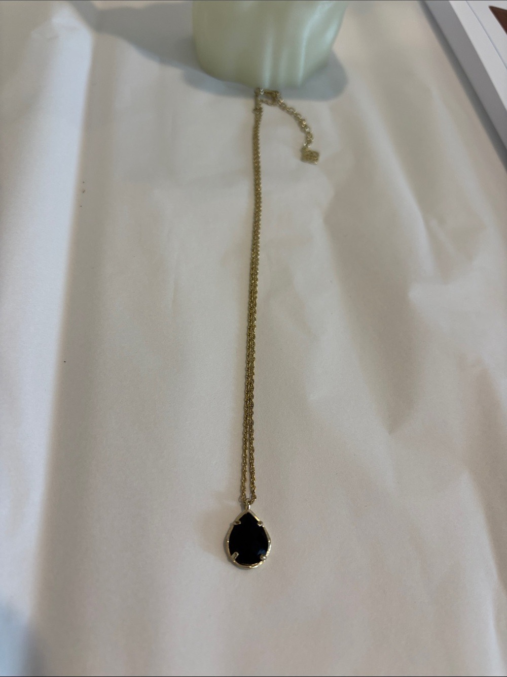 KENDRA SCOTT Kiri black faceted tear drop pendant necklace gold tone chain 18” - Picture 11 of 11
